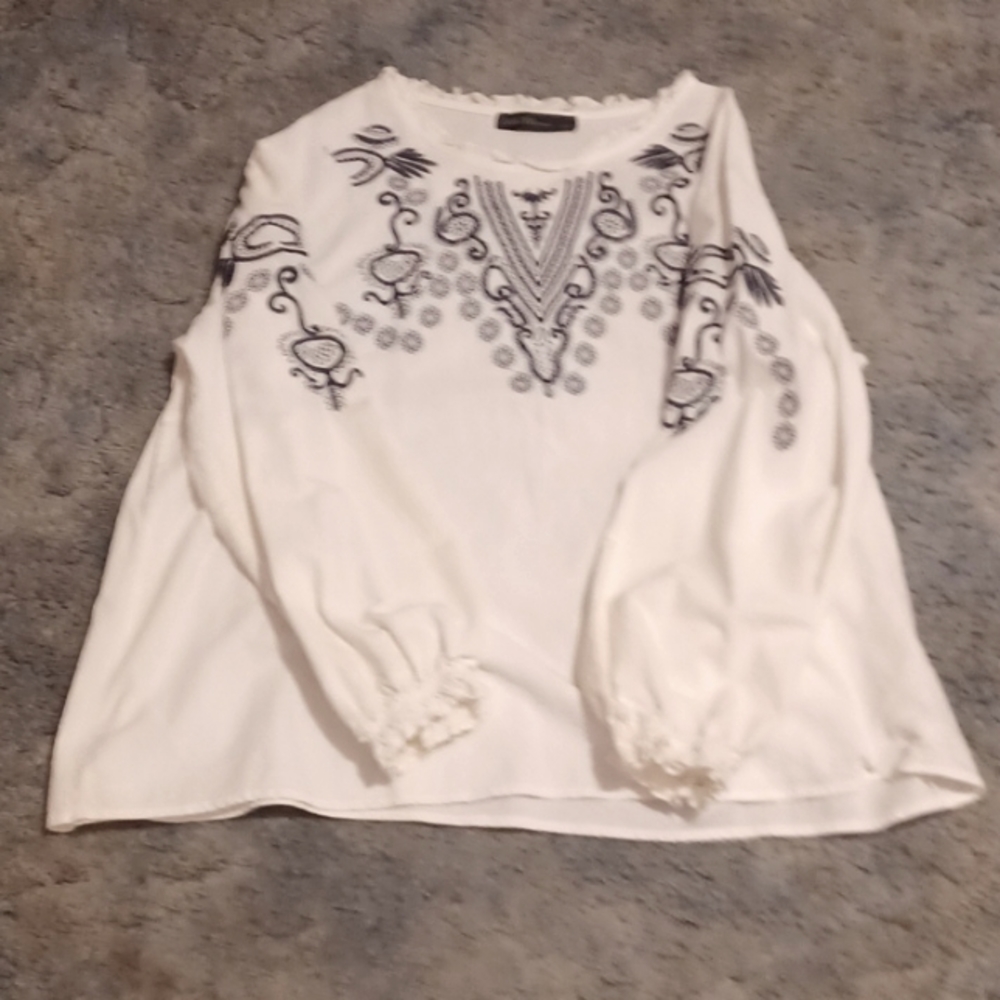 Long sleeved embroidered top..